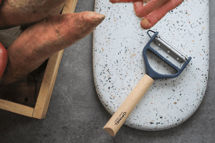 Éplucheur Opinel T-Duo bleu double lames microdentée et julienne manche en hêtre