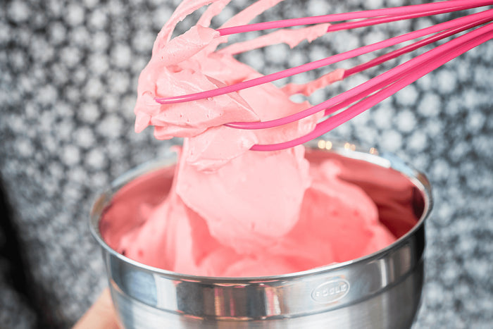 Fouet de cuisine Rösle Pink Charity en silicone rose 27cm
