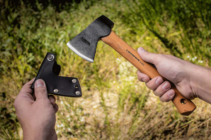 Hache Condor Scout 61400 manche en bois hickory avec couvre-lame en cuir
