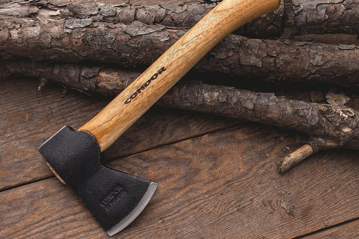 Hache Condor Scout 61400 manche en bois hickory avec couvre-lame en cuir
