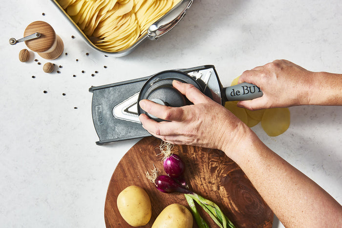 Mandoline De Buyer Kobra noire avec poussoir