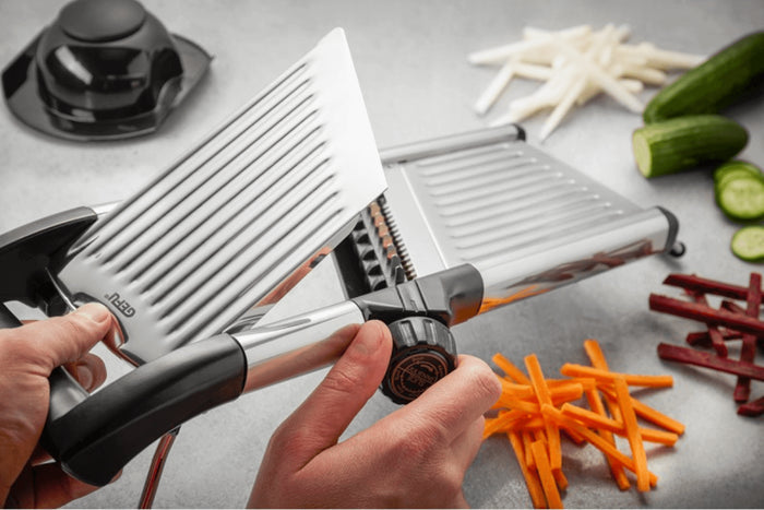 Mandoline Gefu Volari en acier inoxydable 41,5cm avec poussoir