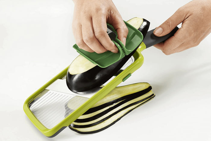 Mandoline Joseph Joseph Multi-Grip avec poussoir