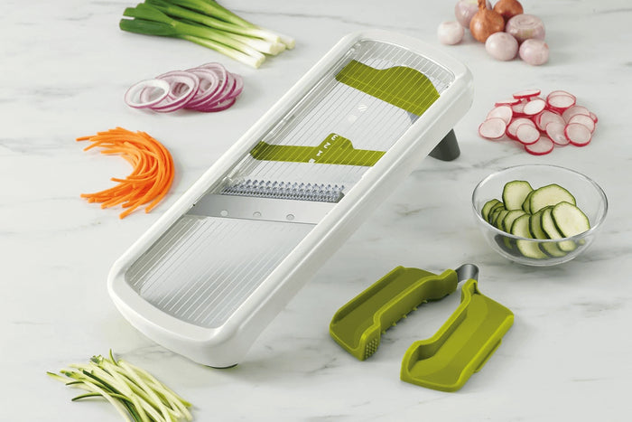 Mandoline Joseph Joseph Multi-Grip Plus avec poussoir et poignée pliante