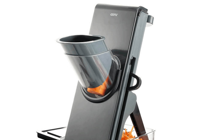 Mandoline verticale Gefu Stando avec récipient de collecte et couvercle