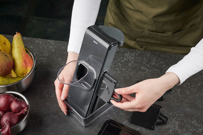 Mandoline verticale Gefu Stando avec récipient de collecte et couvercle