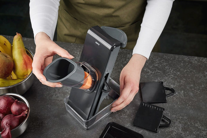 Mandoline verticale Gefu Stando avec récipient de collecte et couvercle