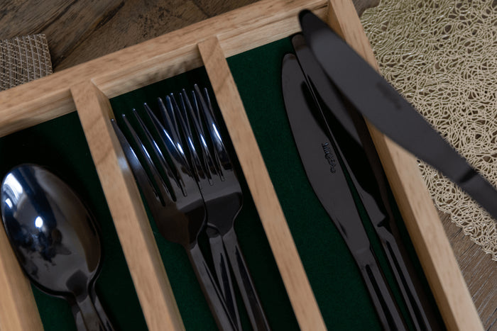 Ménagère 16 couverts Mikasa Ciara Diseno en acier inox noir