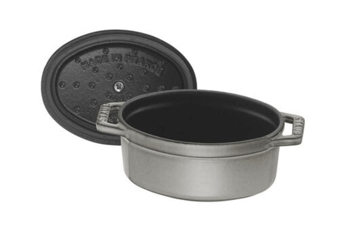 Mini cocotte Staub ovale en fonte émaillée gris graphite 11cm