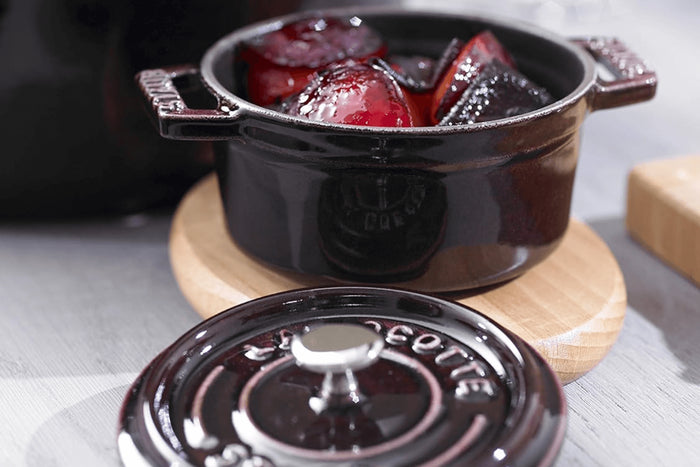 Mini cocotte Staub ronde en fonte émaillée grenadine 10cm