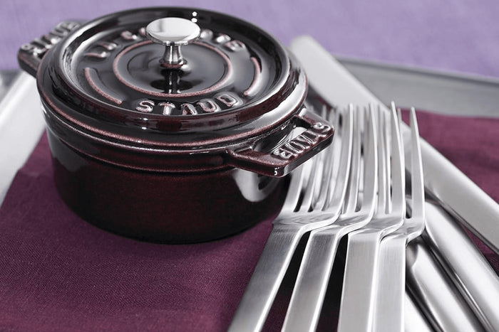 Mini cocotte Staub ronde en fonte émaillée grenadine 10cm