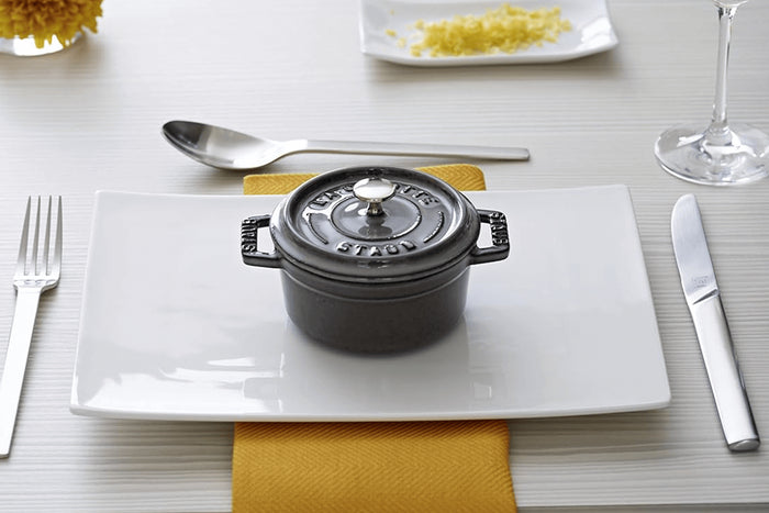 Mini cocotte Staub ronde en fonte émaillée gris graphite 10cm