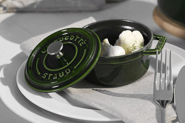 Mini cocotte Staub ronde en fonte émaillée vert basilic 10cm