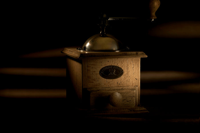 Moulin à café manuel Peugeot Antique en hêtre patiné 21cm