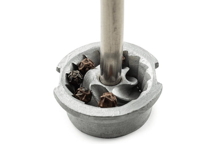 Moulin à poivre à manivelle Peugeot Isen U'Select en inox et bois de hêtre noir 18cm