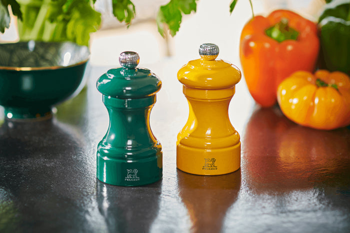 Moulin à poivre manuel Peugeot Bistro en bois de hêtre laqué jaune safran 10cm