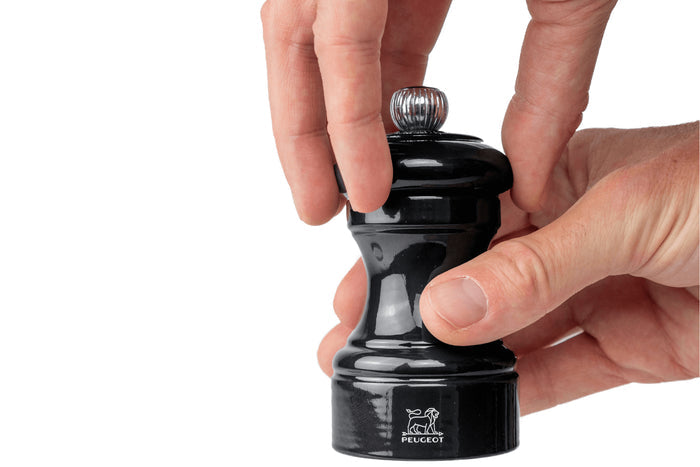 Moulin à poivre manuel Peugeot Bistro en bois de hêtre laqué noir 10cm