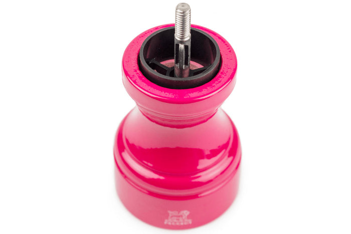 Moulin à poivre manuel Peugeot Bistro en bois de hêtre laqué rose bonbon 10cm