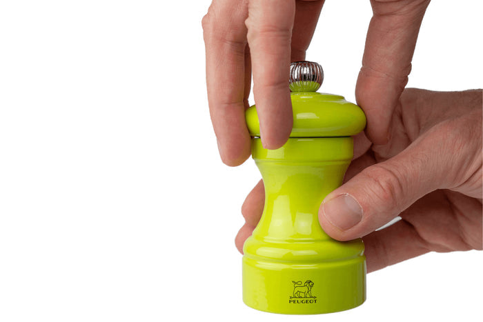 Moulin à poivre manuel Peugeot Bistro en bois de hêtre laqué vert pistache 10cm