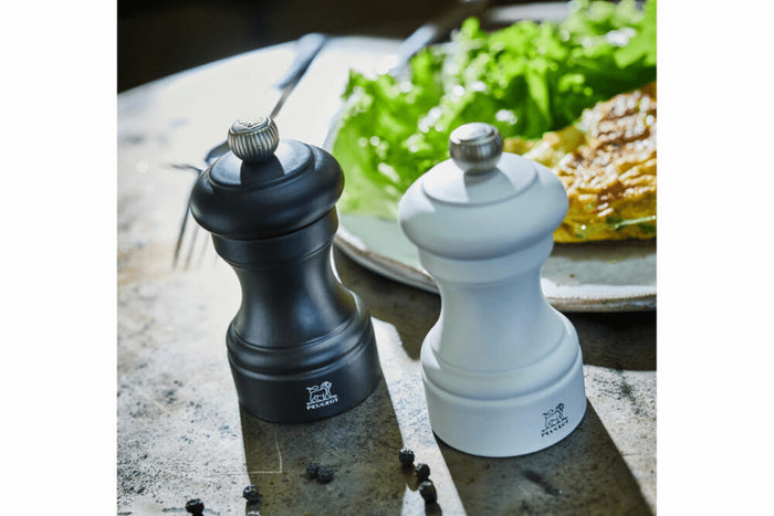 Moulin à poivre manuel Peugeot Bistro en bois de hêtre noir mat 10cm