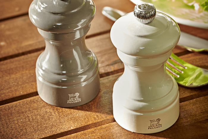 Moulin à sel sec manuel Peugeot Bistro en bois de hêtre laqué gris perle 10cm