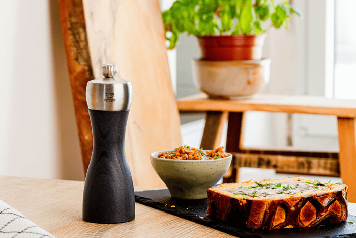 Moulin à sel sec manuel Peugeot Fidji en bois de hêtre et inox collection graphite 15cm