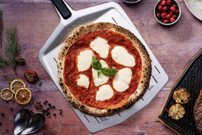 Pelle à pizza perforée Ooni 30cm en aluminium anodisé