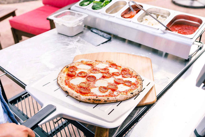Pelle à pizza perforée Ooni 30cm en aluminium anodisé