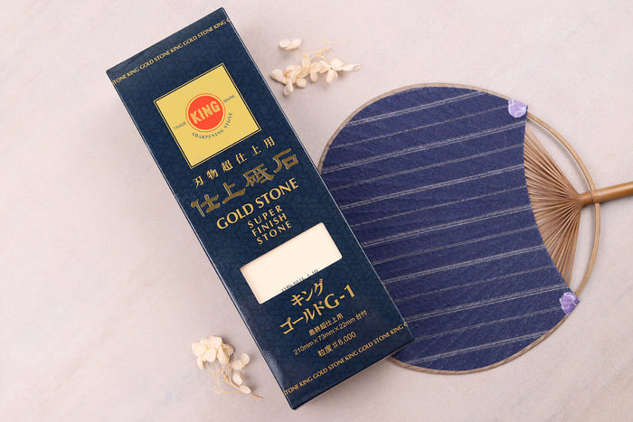 Pierre à aiguiser japonaise King Gold Super Finish grains 8000 avec support + pierre Nagura