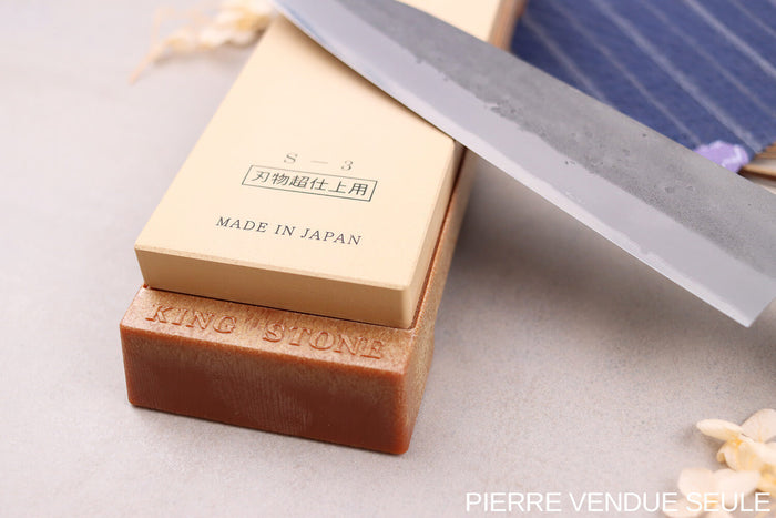 Pierre à aiguiser japonaise King S-3 grains 6000 + socle