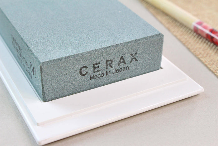 Pierre à aiguiser japonaise Suehiro Cerax céramique grains 180 sur socle