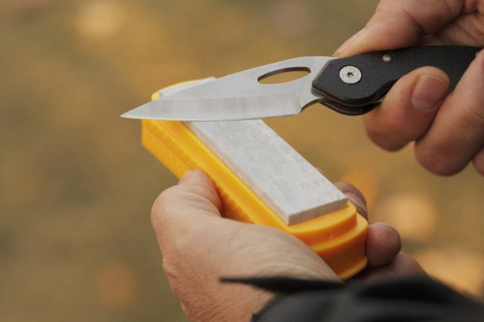 Pierre naturelle d'Arkansas Smith's 102 x 25mm grain fin + coffret support