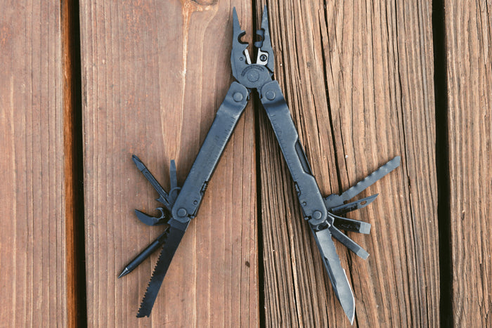 Pince multifonction Leatherman Super Tool 300 EOD Black 831369 19 fonctions + étui nylon