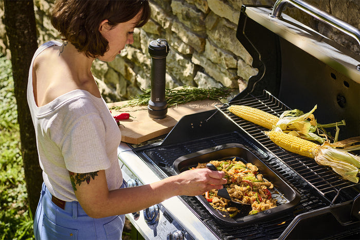 Plancha rectangulaire noire Peugeot Grill to table en céramique - 43cm