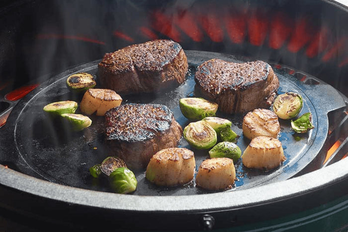 Plancha ronde réversible en fonte pour Big Green Egg Small, MiniMax, et Medium 26cm