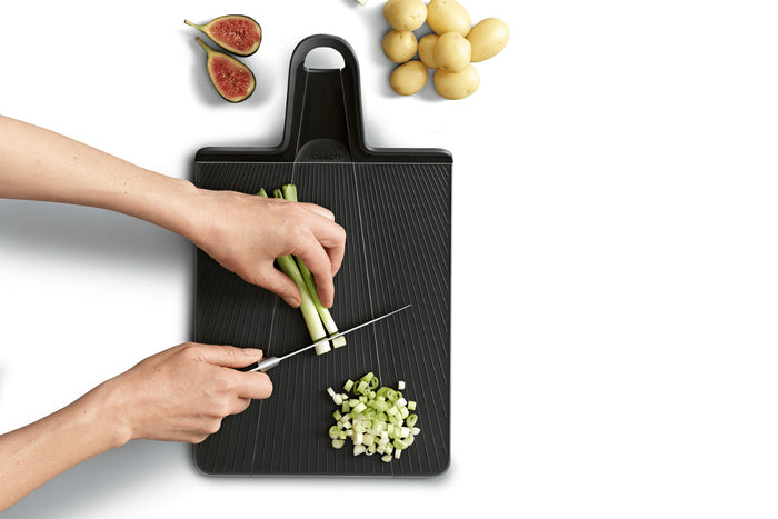 Planche à découper pliable Joseph Joseph Chop2Pot Plus grand modèle noir 34,5x26cm