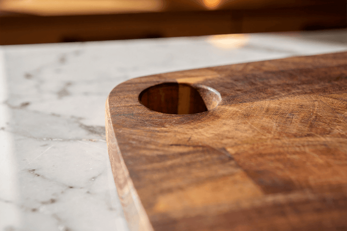 Planche à découper Wusaki en bois d'acacia damier 35 x 24 x 2cm