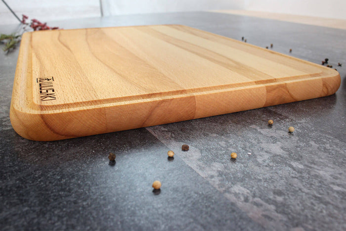 Planche à découper Wusaki en bois de hêtre certifié FSC avec rigole - 40 x 30 x 1,9 cm