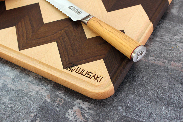 Planche à découper Wusaki en bois de hêtre thermo-traité certifié FSC avec rigole - 40 x 30 x 1,9 cm