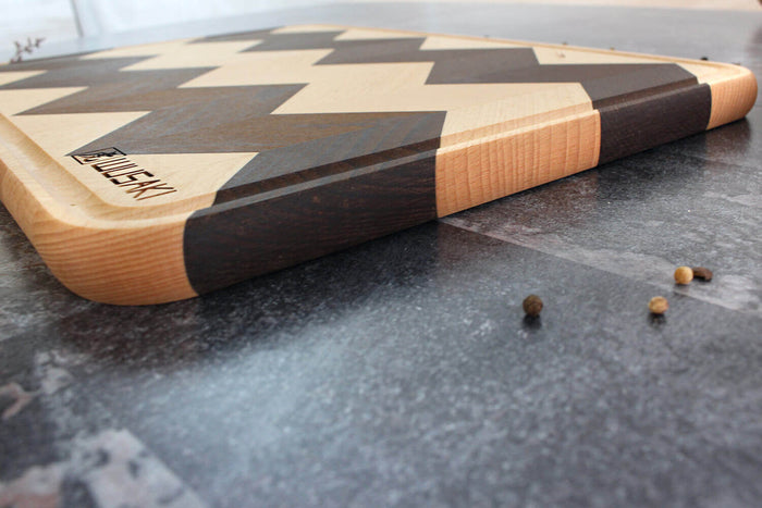 Planche à découper Wusaki en bois de hêtre thermo-traité certifié FSC avec rigole - 40 x 30 x 1,9 cm