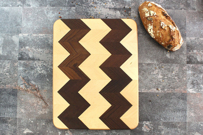 Planche à découper Wusaki en bois de hêtre thermo-traité certifié FSC avec rigole - 40 x 30 x 1,9 cm
