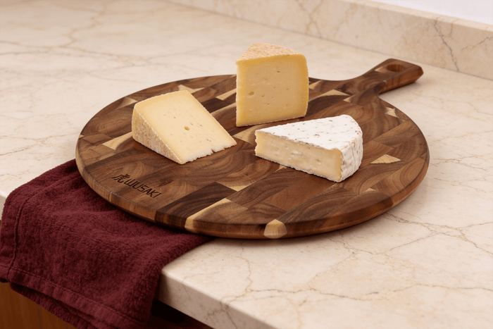 Planche à découper Wusaki ronde en acacia 42,5 x 32 x 1,8cm