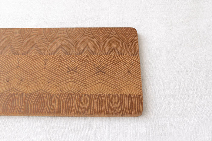 Planche de présentation Bérard en bois de robinier 34,5x16x1,3cm