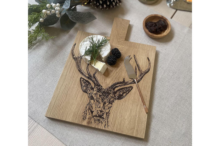 Planche de service en chêne Selbrae House 35x25x2cm avec poignée - Motif cerf