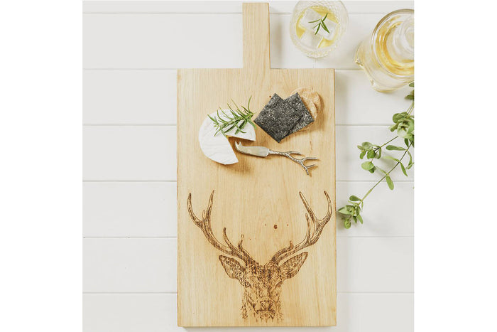 Planche de service en chêne Selbrae House 50x25x2cm avec poignée - Motif cerf