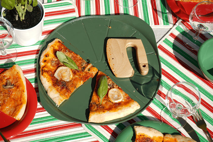Plat à pizza Cookut Le Formidable fougère avec coupe-pizza et livret de recettes