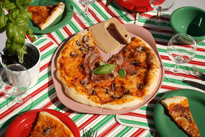 Plat à pizza Cookut Le Formidable guimauve avec coupe-pizza et livret de recettes