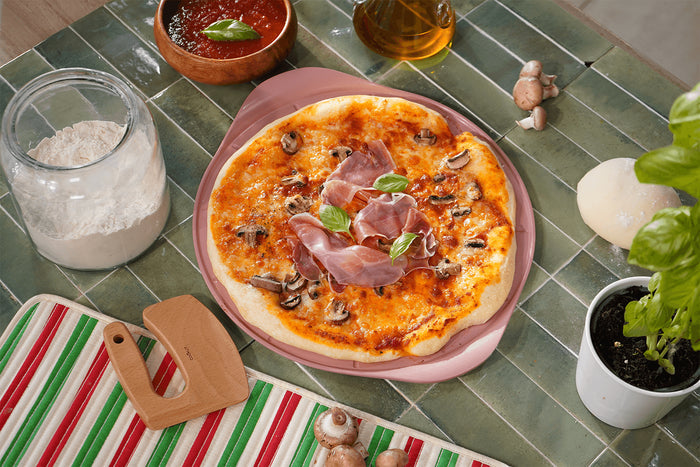 Plat à pizza Cookut Le Formidable guimauve avec coupe-pizza et livret de recettes