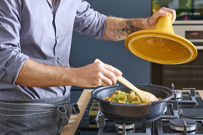 Plat à tajine Peugeot Atlas en céramique jaune safran diamètre 30cm