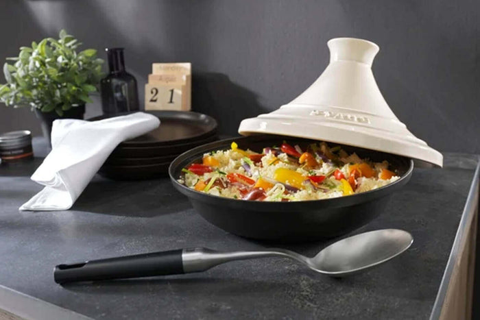 Plat à tajine Staub 20cm en fonte émaillée avec couvercle crème compatible induction